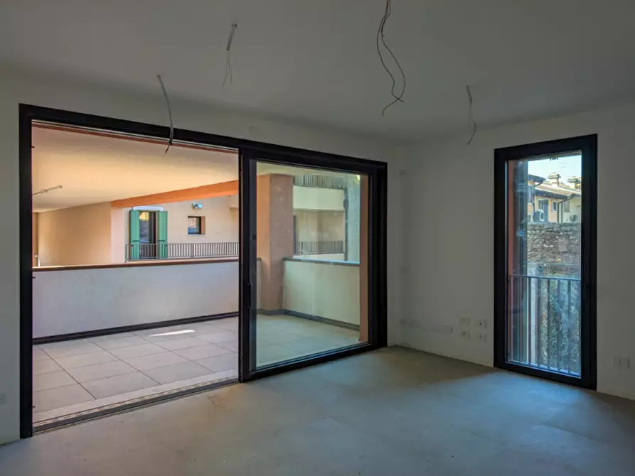 Immagine 5 di Appartamento in vendita  a Villafranca Di Verona