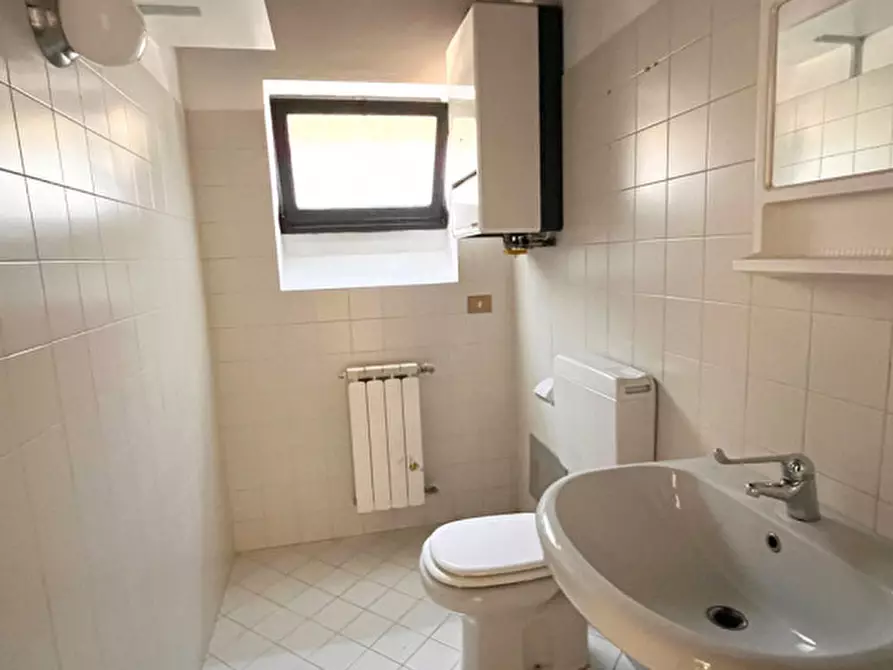 Immagine 5 di Negozio in vendita  in Via X Luglio a Rovigo