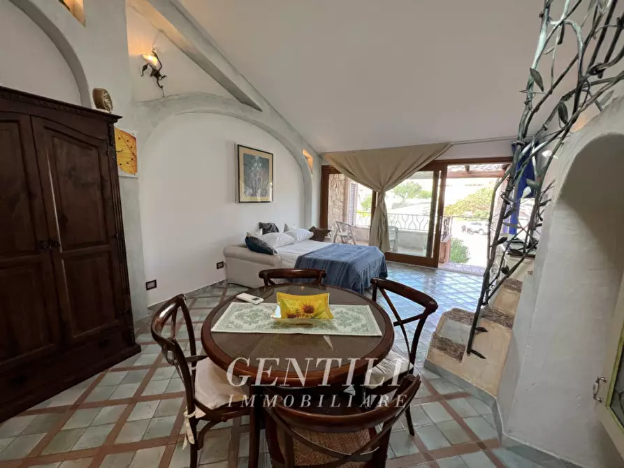 Immagine 10 di Appartamento in vendita  in Via della Chiase a Arzachena