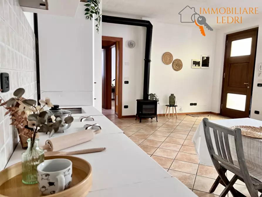 Immagine 3 di Appartamento in vendita  in via Montenezzi a Bussolengo