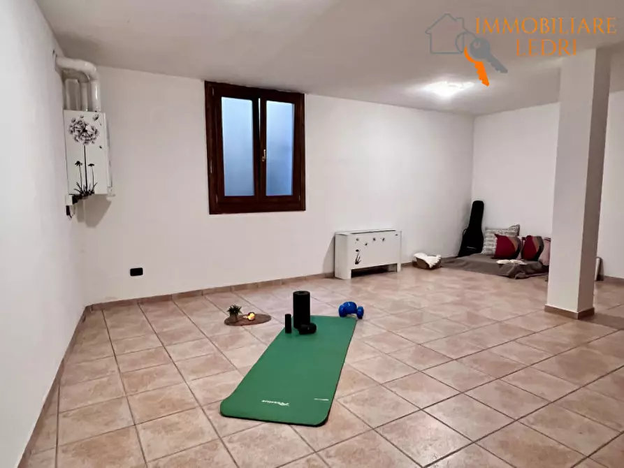 Immagine 5 di Appartamento in vendita  in via Montenezzi a Bussolengo