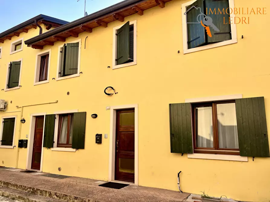 Immagine 12 di Appartamento in vendita  in via Montenezzi a Bussolengo