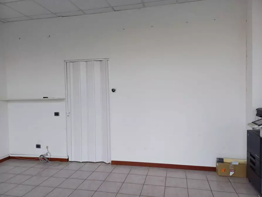 Immagine 4 di Negozio in vendita  in Via dell'Argine a Terni