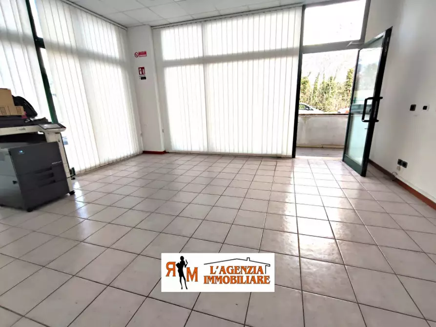 Immagine 6 di Negozio in vendita  in Via dell'Argine a Terni