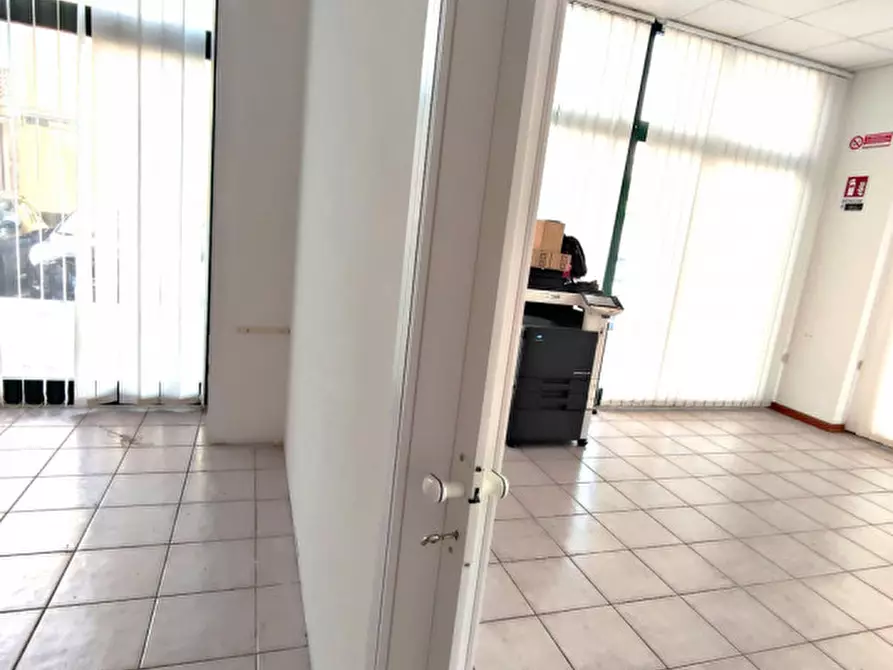 Immagine 7 di Negozio in vendita  in Via dell'Argine a Terni