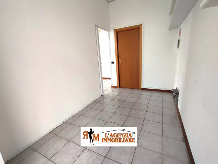 Immagine 9 di Negozio in vendita  in Via dell'Argine a Terni