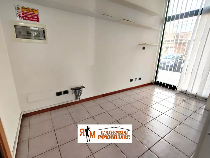 Immagine 10 di Negozio in vendita  in Via dell'Argine a Terni