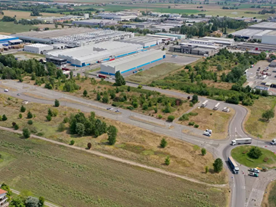 Immagine 1 di Terreno in vendita  in Via del Commercio a Parma