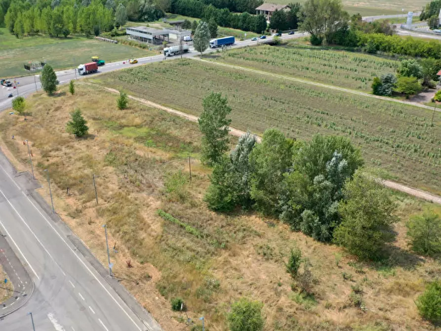 Immagine 3 di Terreno in vendita  in Via del Commercio a Parma