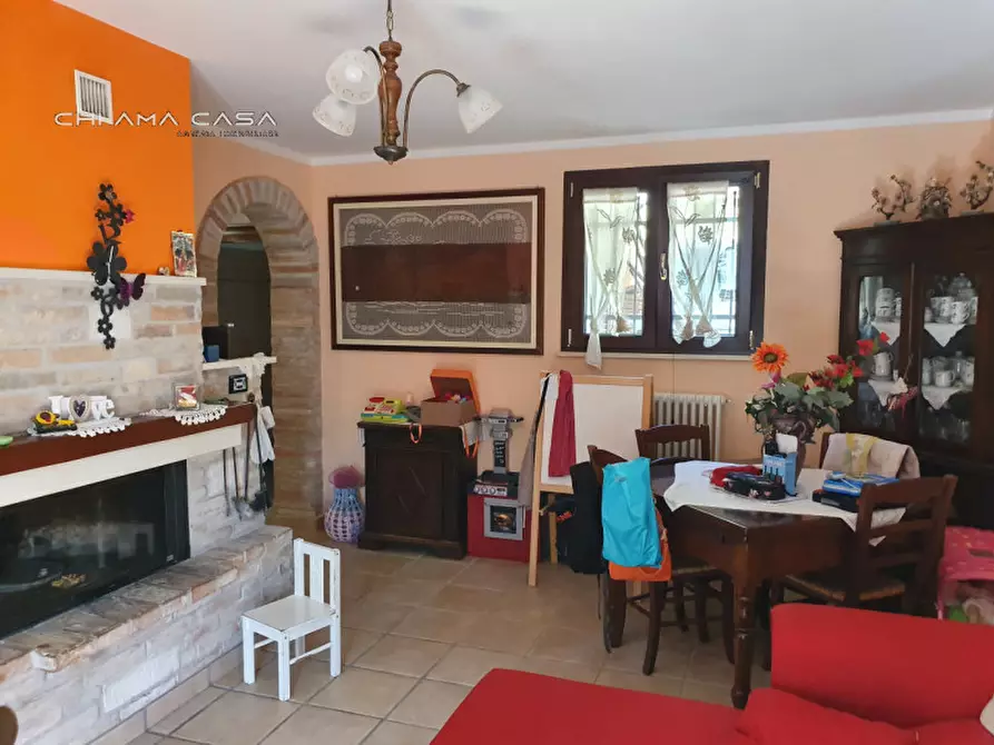 Immagine 5 di Casa indipendente in vendita  a Urbino