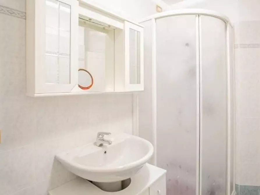 Immagine 8 di Appartamento in vendita  in PIAZZA COLOMBO a San Remo