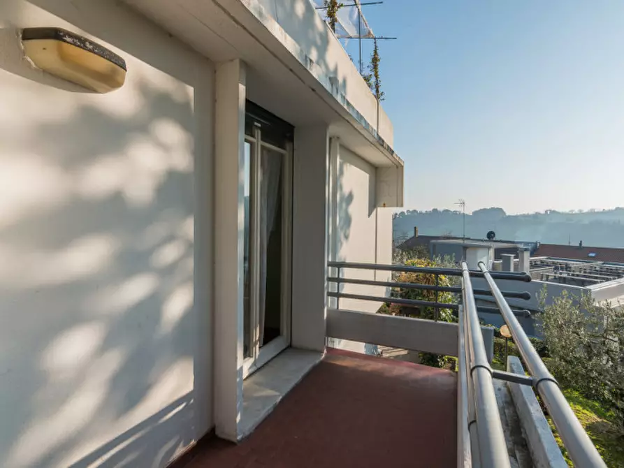 Immagine 18 di Appartamento in vendita  in via adda a Pesaro