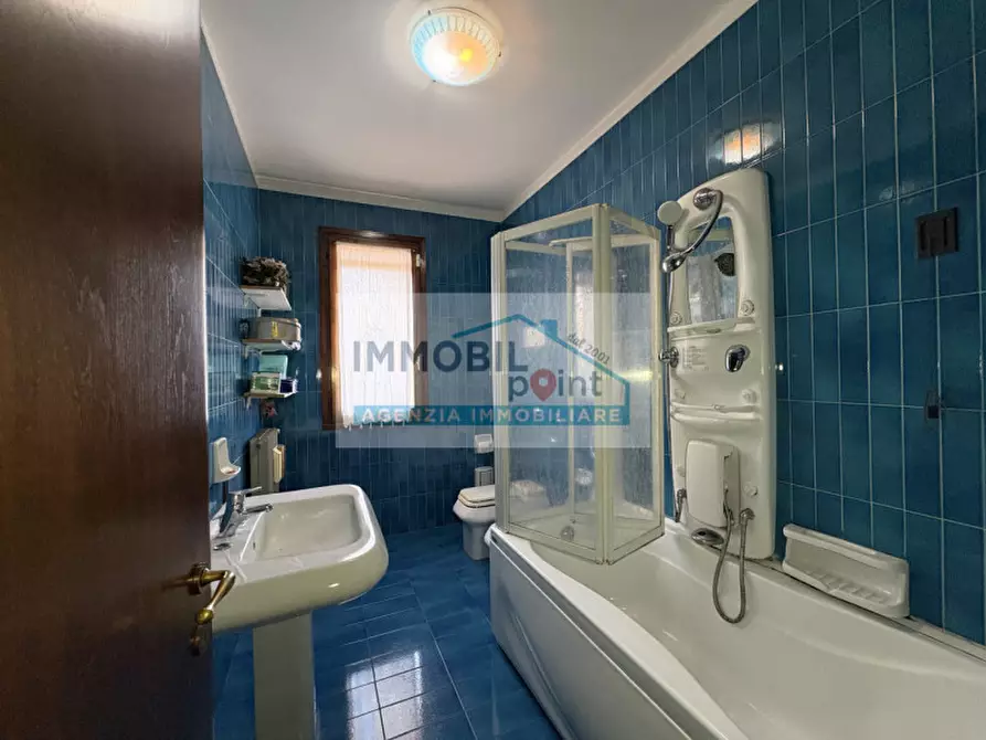 Immagine 30 di Villa in vendita  in Via Vergani a Abano Terme