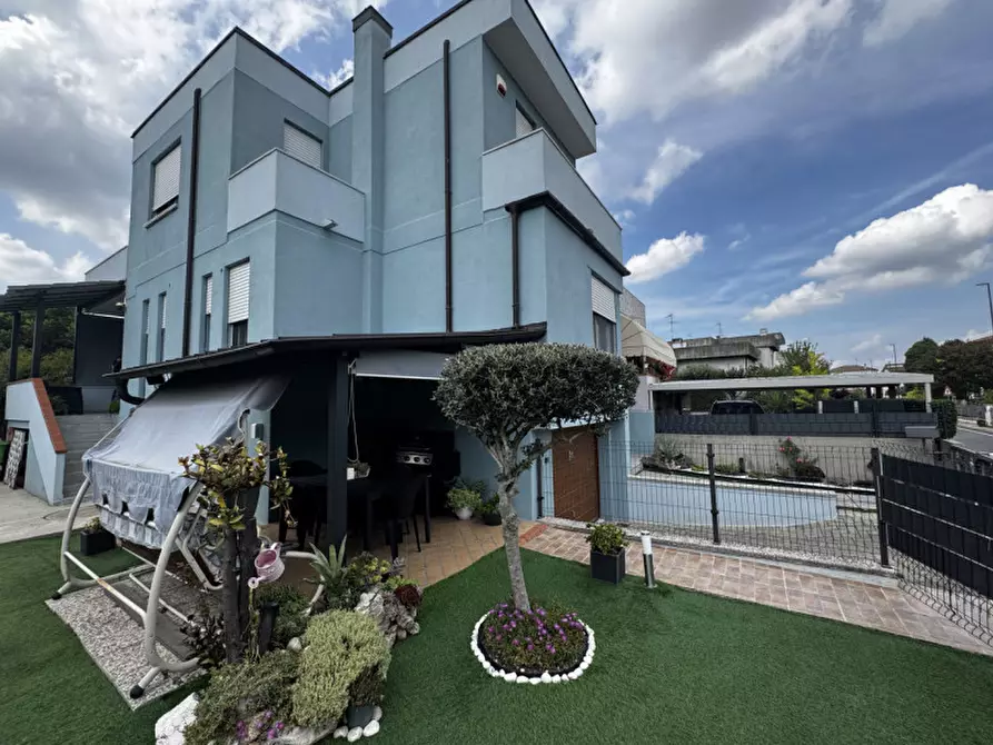 Immagine 1 di Casa bifamiliare in vendita  in Via Matteotti 190 a Giacciano Con Baruchella