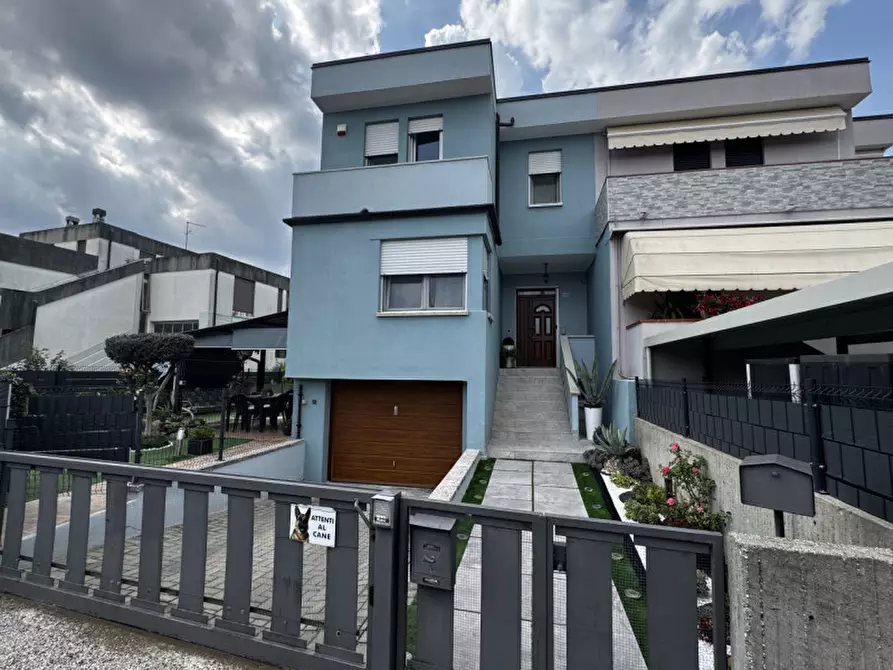 Immagine 12 di Casa bifamiliare in vendita  in Via Matteotti 190 a Giacciano Con Baruchella