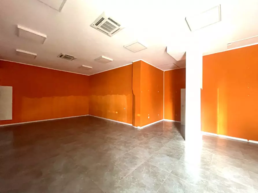 Immagine 2 di Negozio in vendita  in Via Genuzio Bentini 1 a Bologna