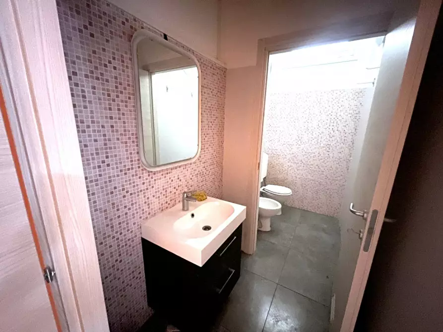 Immagine 6 di Negozio in vendita  in Via Genuzio Bentini 1 a Bologna