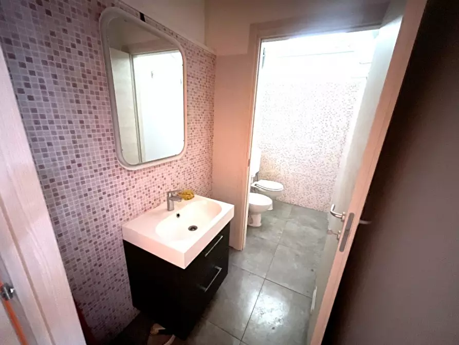 Immagine 7 di Negozio in vendita  in Via Genuzio Bentini 1 a Bologna