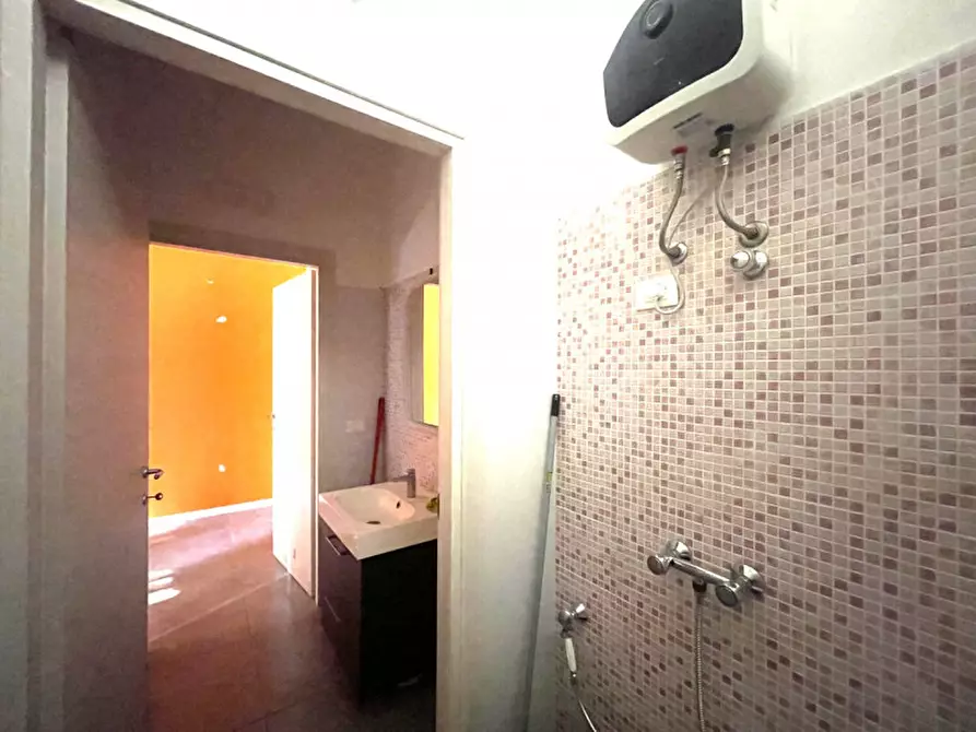 Immagine 8 di Negozio in vendita  in Via Genuzio Bentini 1 a Bologna