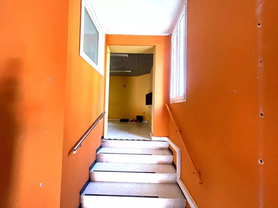 Immagine 9 di Negozio in vendita  in Via Genuzio Bentini 1 a Bologna