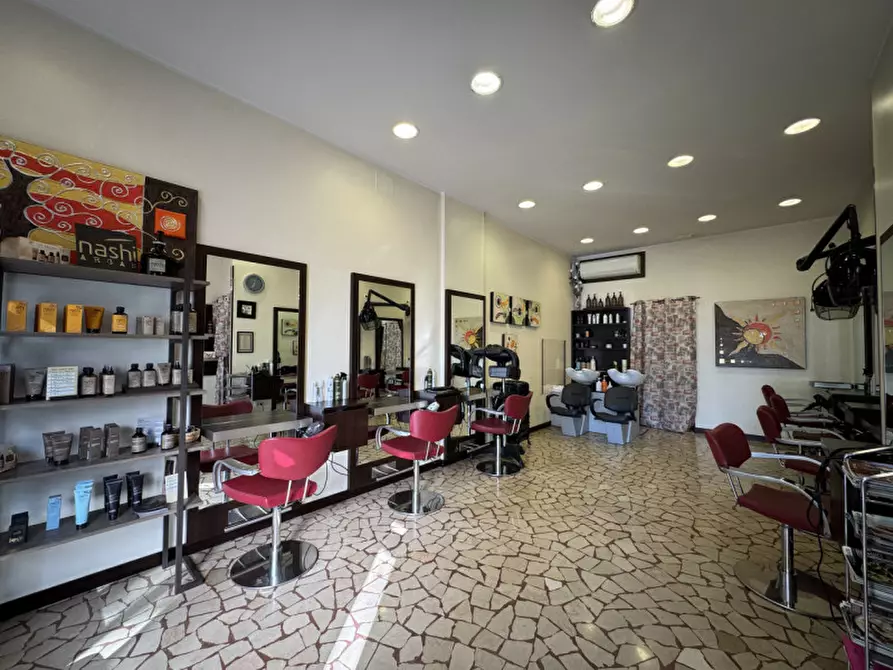 Immagine 2 di Negozio in vendita  in Piazzale pontecorvo 33 a Padova