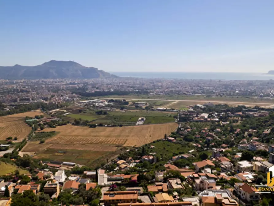 Immagine 2 di Attività commerciale in vendita  in Via Federico Fellini 2 a Palermo