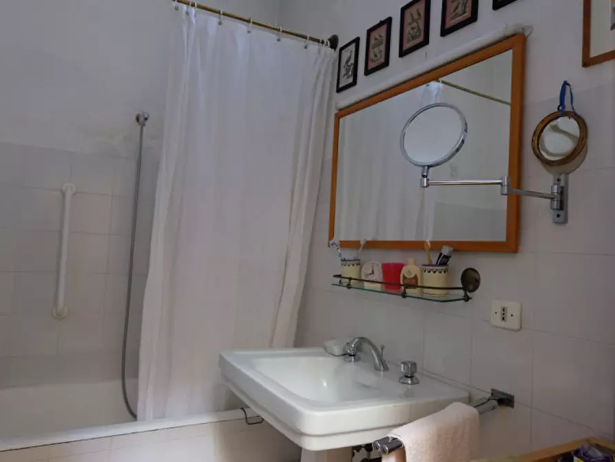 Immagine 31 di Palazzo in vendita  in Via Ascanio Grandi 34 a Lecce