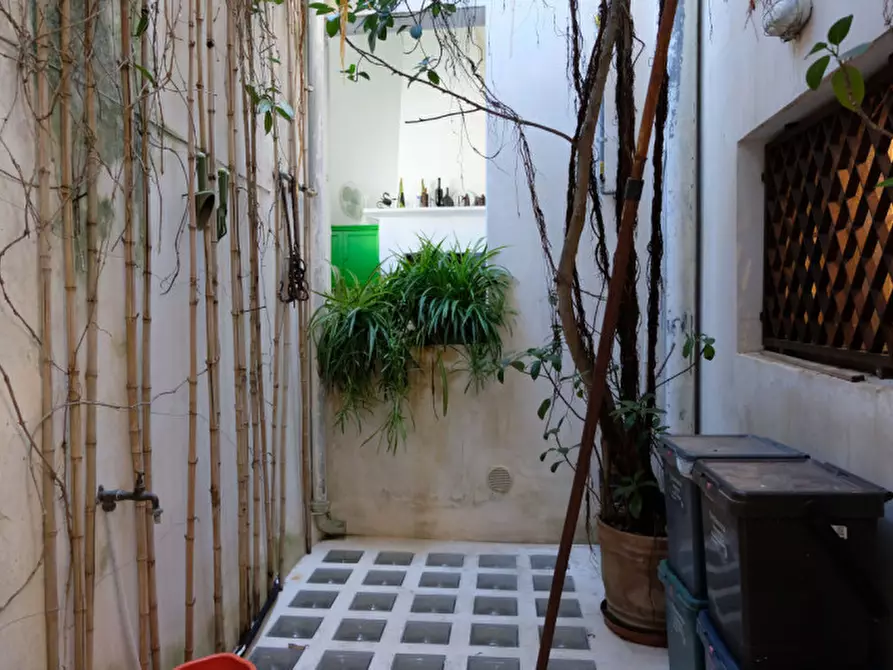 Immagine 35 di Palazzo in vendita  in Via Ascanio Grandi 34 a Lecce