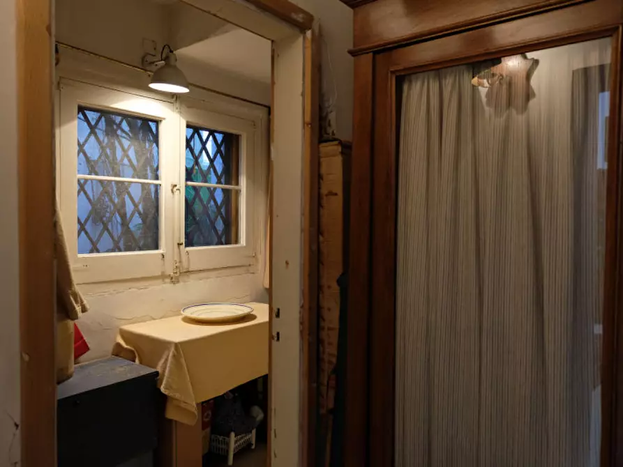 Immagine 36 di Palazzo in vendita  in Via Ascanio Grandi 34 a Lecce