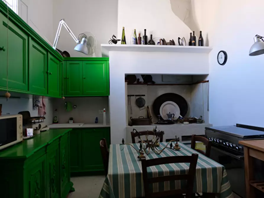 Immagine 39 di Palazzo in vendita  in Via Ascanio Grandi 34 a Lecce