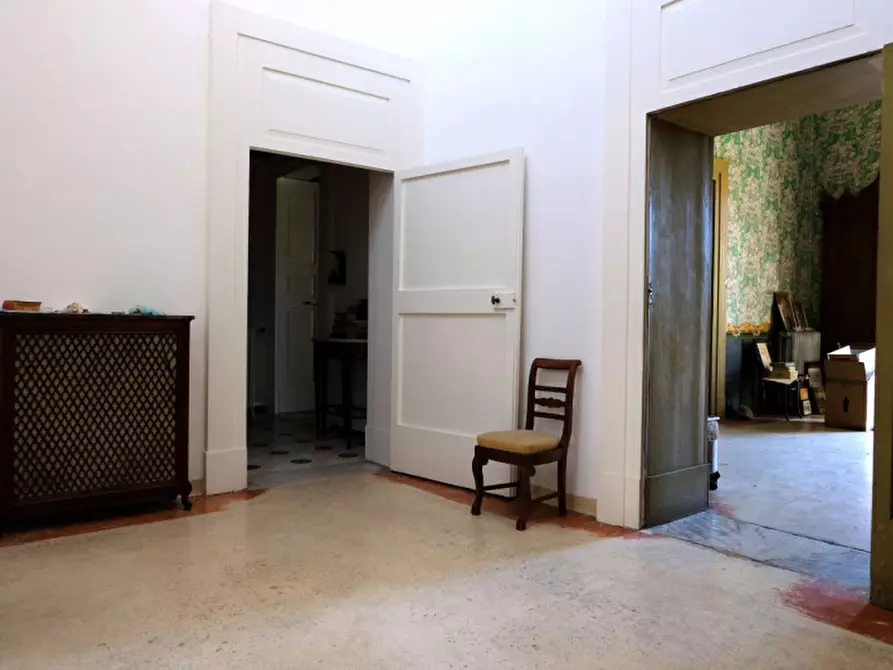 Immagine 42 di Palazzo in vendita  in Via Ascanio Grandi 34 a Lecce