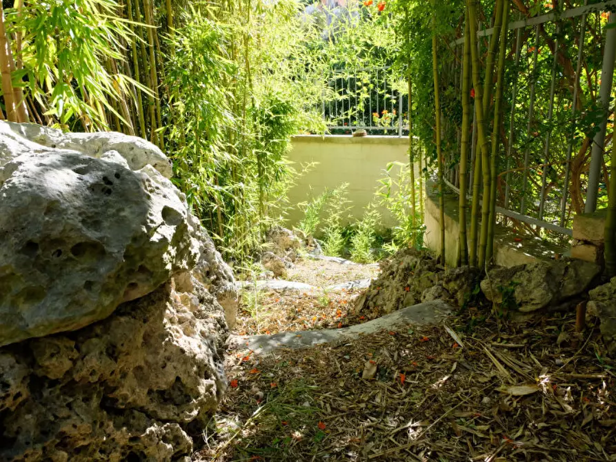 Immagine 95 di Palazzo in vendita  in Via Ascanio Grandi 34 a Lecce