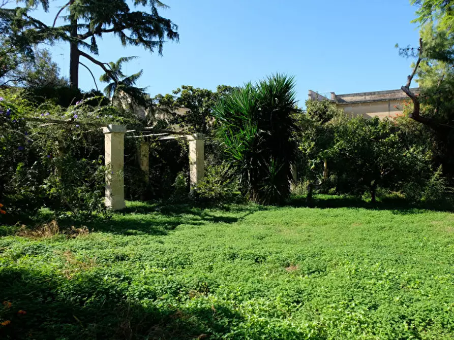 Immagine 104 di Palazzo in vendita  in Via Ascanio Grandi 34 a Lecce