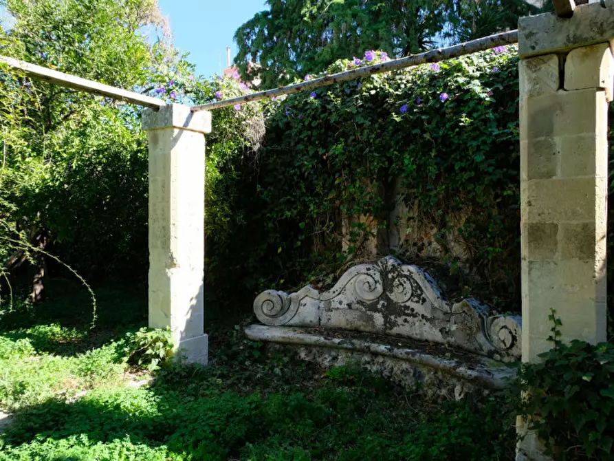 Immagine 110 di Palazzo in vendita  in Via Ascanio Grandi 34 a Lecce