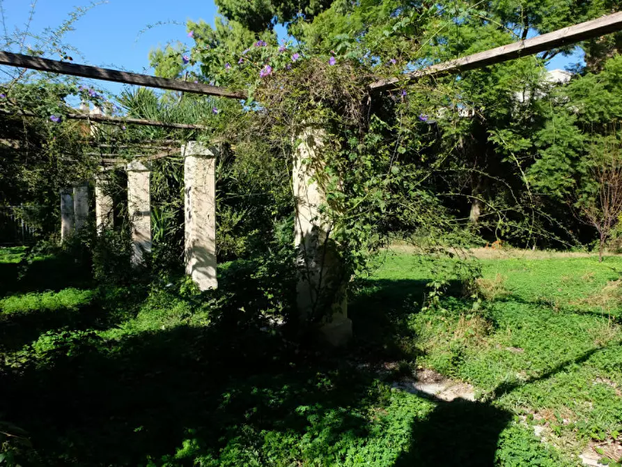 Immagine 112 di Palazzo in vendita  in Via Ascanio Grandi 34 a Lecce