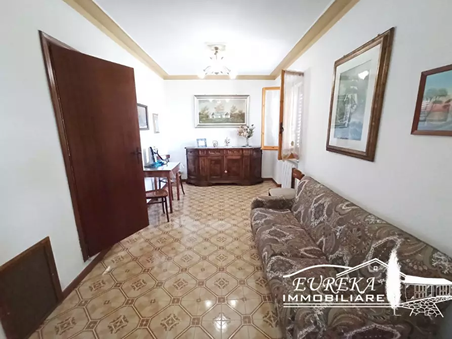 Immagine 4 di Appartamento in vendita  in Via dei Partigiani a Castiglione Del Lago