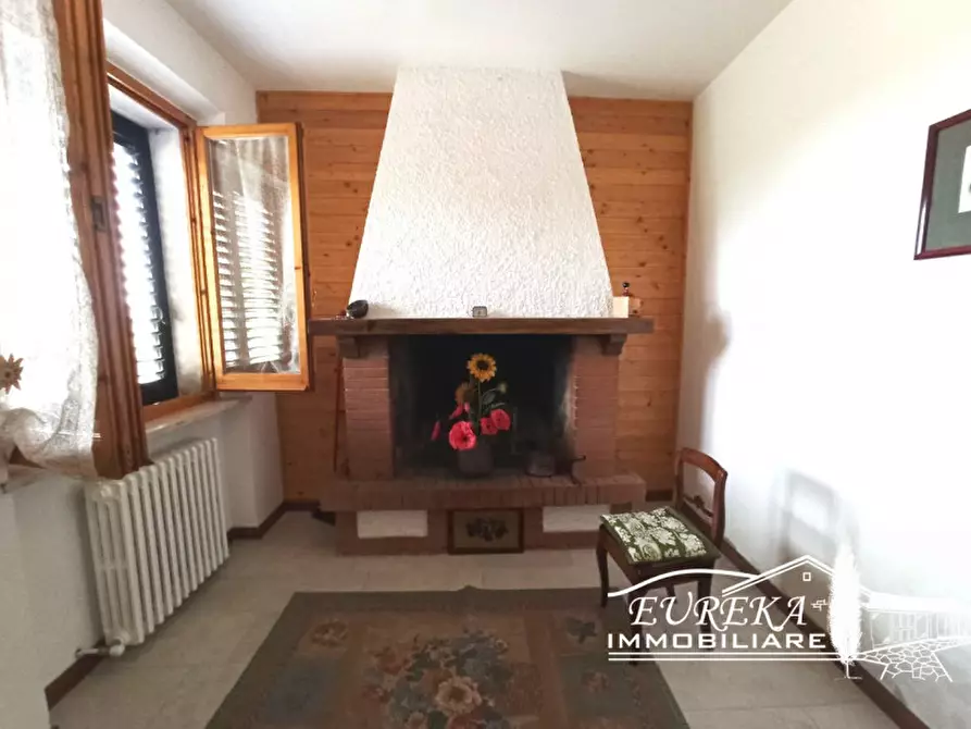 Immagine 5 di Appartamento in vendita  in Via dei Partigiani a Castiglione Del Lago