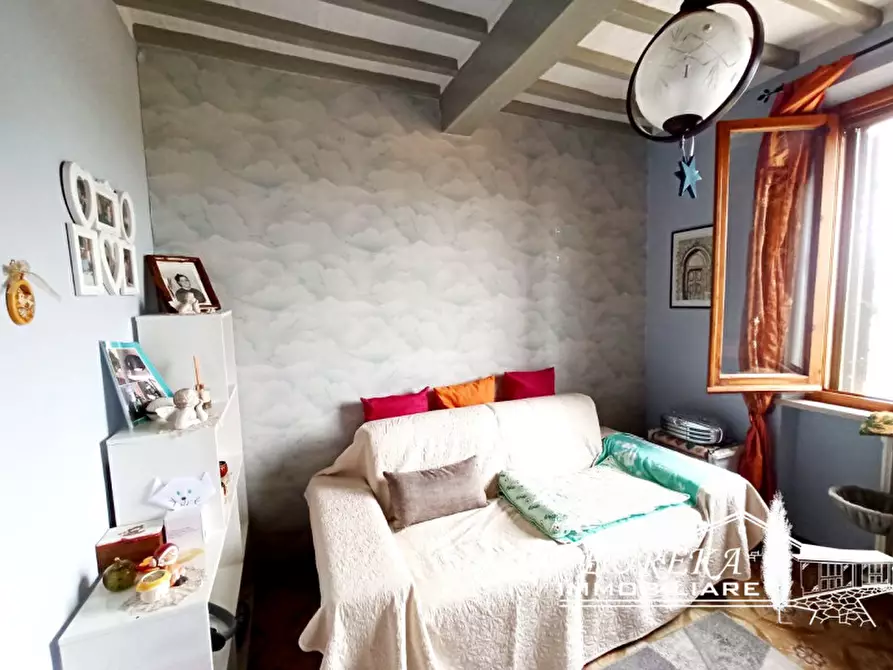 Immagine 11 di Appartamento in vendita  in Via dei Partigiani a Castiglione Del Lago