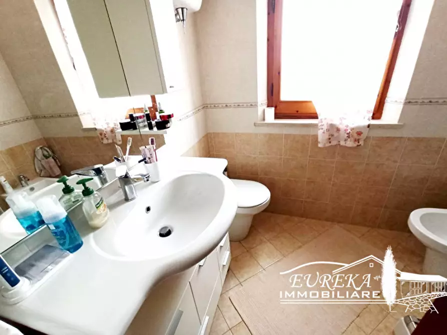 Immagine 14 di Appartamento in vendita  in Via dei Partigiani a Castiglione Del Lago