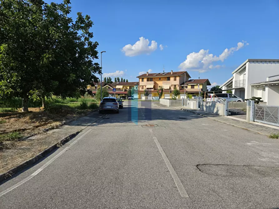 Immagine 4 di Terreno in vendita  in Via Eugenio Montale a Borgo Virgilio