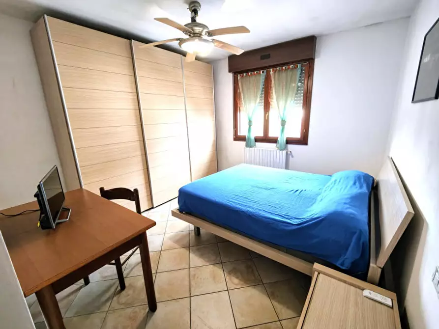 Immagine 1 di Camera in affitto  a Mirandola