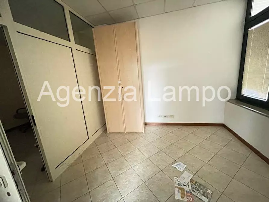 Immagine 9 di Negozio in vendita  in Via Liguria a Portogruaro