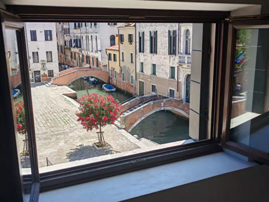 Immagine 1 di Appartamento in vendita  in campo Santa Giustina a Venezia