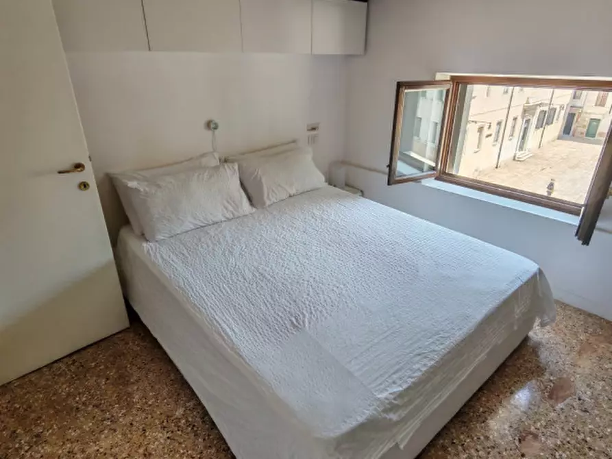 Immagine 2 di Appartamento in vendita  in campo Santa Giustina a Venezia