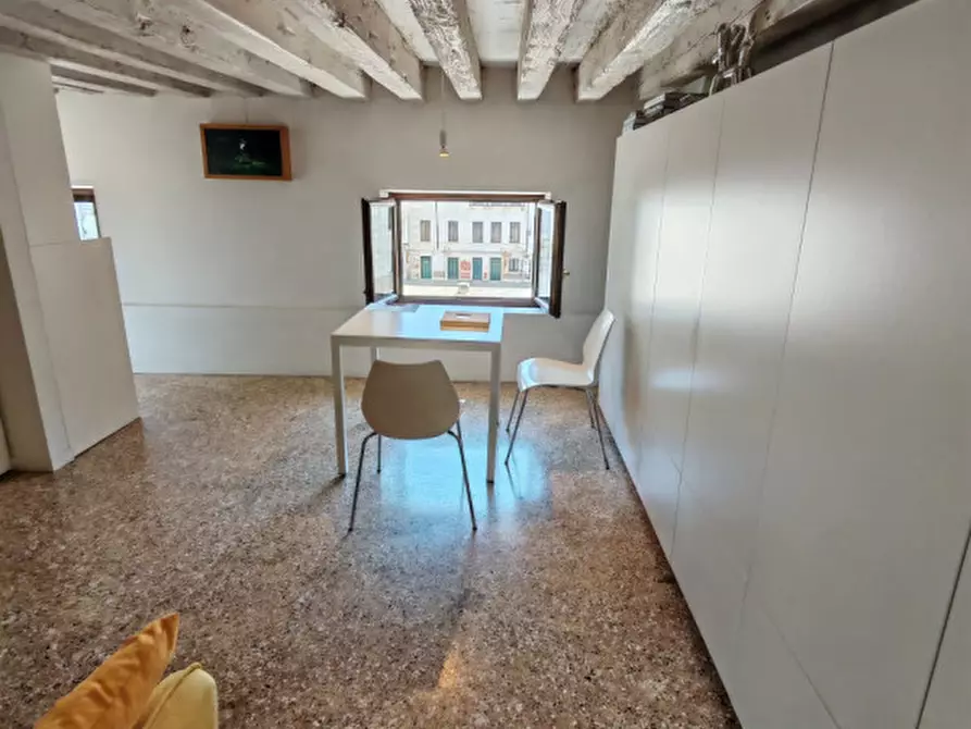 Immagine 4 di Appartamento in vendita  in campo Santa Giustina a Venezia