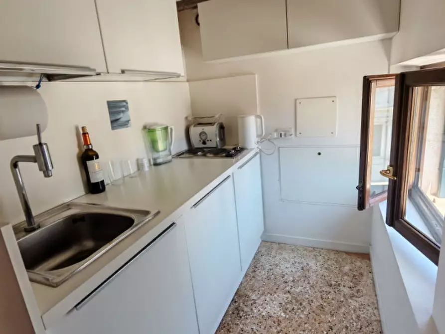 Immagine 6 di Appartamento in vendita  in campo Santa Giustina a Venezia