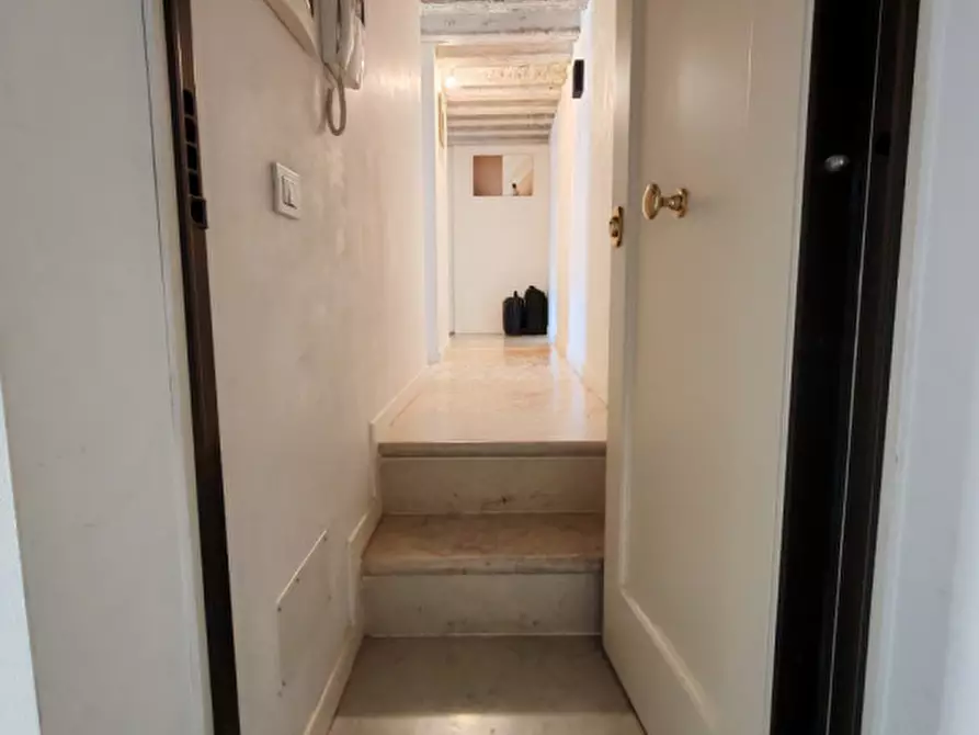 Immagine 7 di Appartamento in vendita  in campo Santa Giustina a Venezia