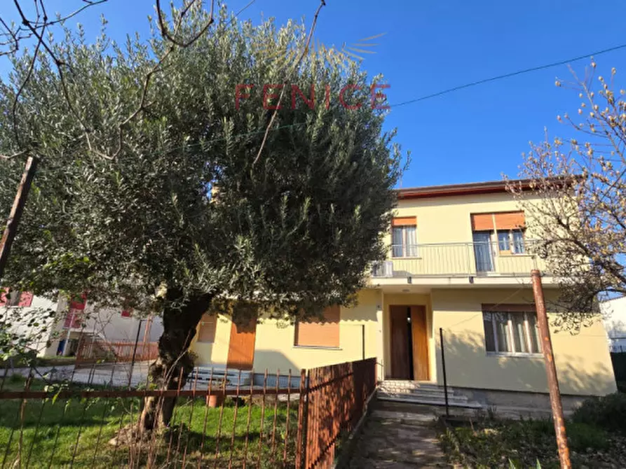 Immagine 2 di Casa bifamiliare in vendita  in Via Sansovino Jacopo a Montebelluna