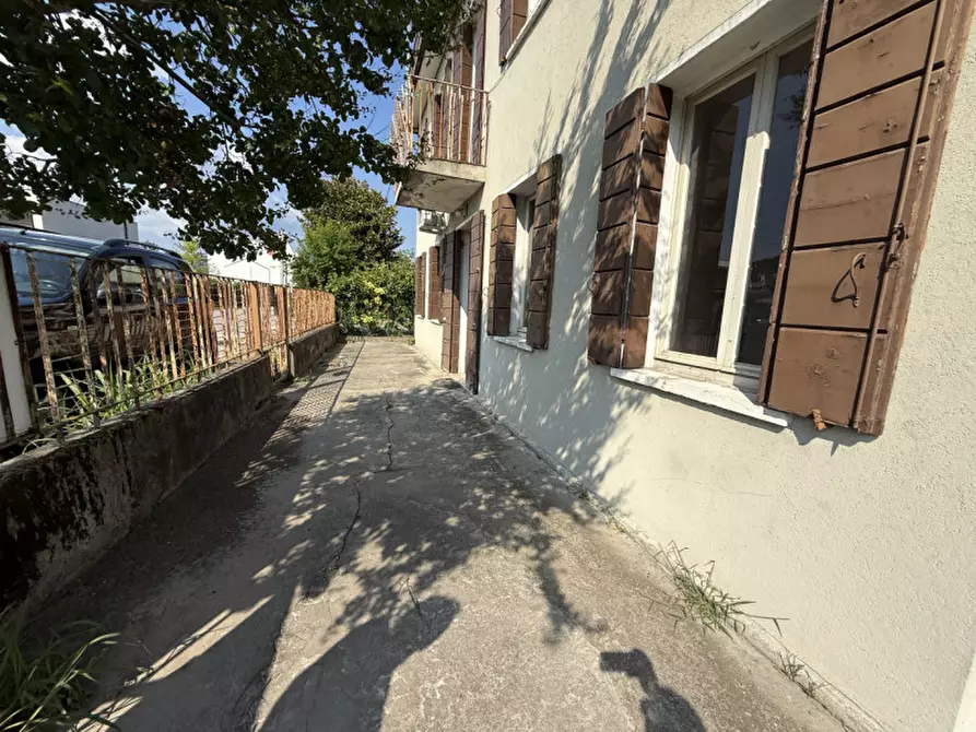 Immagine 2 di Casa indipendente in vendita  a Abano Terme