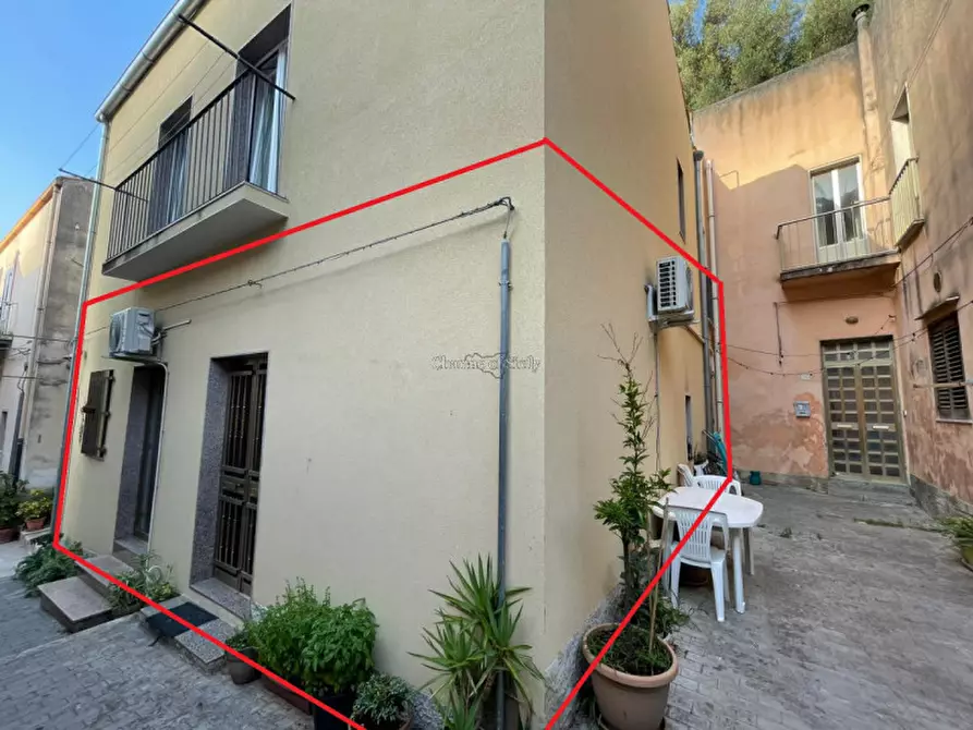 Immagine 2 di Appartamento in vendita  in Via Tirella a Modica